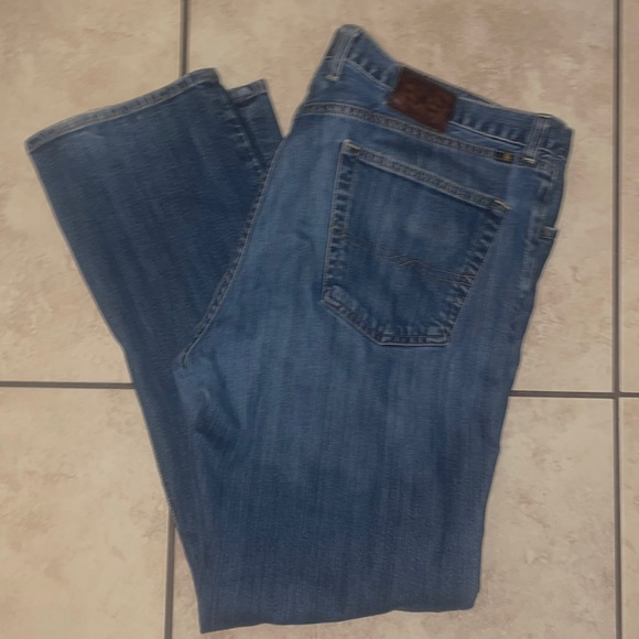 Lucky brand vintage straight blue jeans 38 x 32